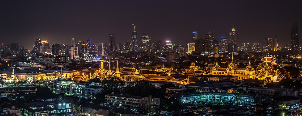 Día 1.- Ciudad de origen - Bangkok 